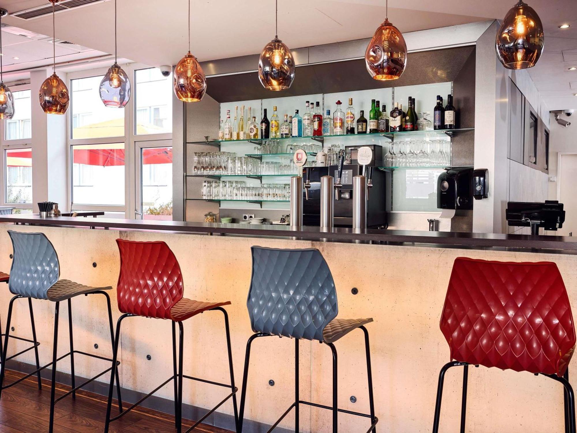 Ibis Hotel Duesseldorf Hauptbahnhof — Photos 1